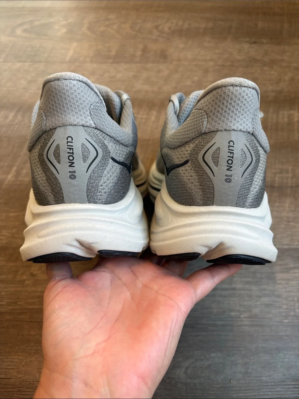 Hoka Clifton 10 Running Shoes Men’s 9 Light Grey/Black Athletic
